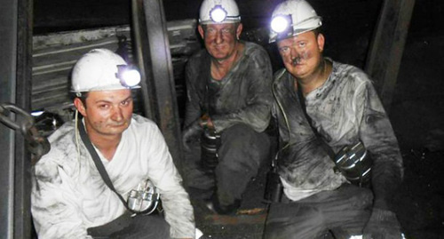 Miners. Photo http://bloknot-rostov.ru/news/gornyaki-obankrotivshegosya-kingkoula-v-rostovskoy-810964?sphrase_id=202790 Miners. Photo http://bloknot-rostov.ru/news/gornyaki-obankrotivshegosya-kingkoula-v-rostovskoy-810964?sphrase_id=202790