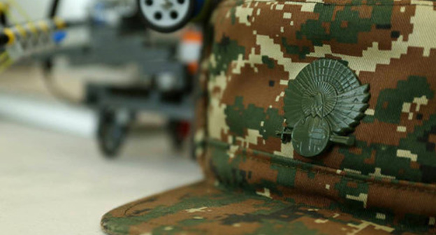 A service cap of the officer of the Nagorno-Karabakh Army. Photo © TUMO
 https://ru.armeniasputnik.am/karabah/20170223/6497349/karabah-voennosluzhashchij-gibel-prichiny.html