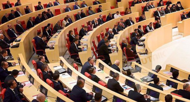 Georgian Parliament. Photo © Sputnik / Alexander Imedashvili
https://sputnik-georgia.ru/politics/20170221/234969219/NPO-v-parlamente-Gruzii-zasedaet-41-millioner.html