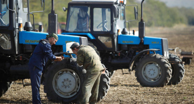 Participants of Tractor March. Photo: Eduard Kornienko, Yuga.ru Participants of Tractor March. Photo: Eduard Kornienko, Yuga.ru