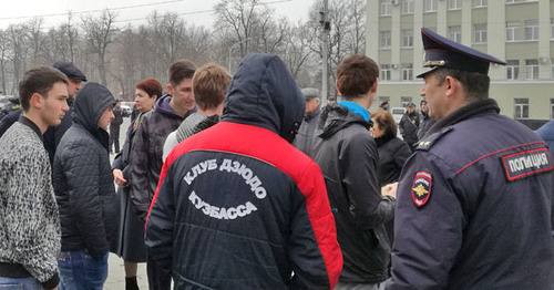 A police officer and relatives of the policemen, detained in the case of Tskaev's death, at a protest action. Vladikavkaz, March 14, 2017. Photo by Emma Marzoeva for the "Caucasian Knot" A police officer and relatives of the policemen, detained in the case of Tskaev's death, at a protest action. Vladikavkaz, March 14, 2017. Photo by Emma Marzoeva for the "Caucasian Knot"