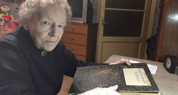 Galina Genko gives the "Bibliography of the Caucasus" to the Museum of Anthropology and Ethnography (MAE) of the Russian Academy of Sciences (RAS). Photo: http://www.kunstkamera.ru/news_list/science/2017_03_06/" class="main_article_image Galina Genko gives the "Bibliography of the Caucasus" to the Museum of Anthropology and Ethnography (MAE) of the Russian Academy of Sciences (RAS). Photo: http://www.kunstkamera.ru/news_list/science/2017_03_06/" class="main_article_image