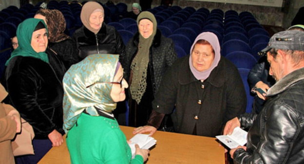 Relatives of the missing residents of Chechnya received genetic passports. Grozny, March 14, 2017. Photo: Ibragim Estamirov / IA "Grozny-inform" Relatives of the missing residents of Chechnya received genetic passports. Grozny, March 14, 2017. Photo: Ibragim Estamirov / IA "Grozny-inform"