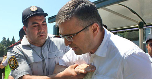 Ilgar Mamedov (to the right). Photo: Turkhan Karimov (RFE/RL) Ilgar Mamedov (to the right). Photo: Turkhan Karimov (RFE/RL)
