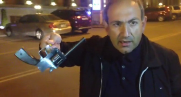 Nikol Pashinyan talks about attack on members of Elk bloc headquarters. Screenshot of video: https://www.facebook.com/nikol.pashinyan/videos/1809461546040899/