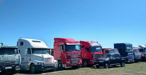 Vehicles of the truck drivers protesting in the village of Tukhchar. Dagestan, April 3, 2017. Photo by Ilyas Kapiev for "Caucasian Knot" Vehicles of the truck drivers protesting in the village of Tukhchar. Dagestan, April 3, 2017. Photo by Ilyas Kapiev for "Caucasian Knot"