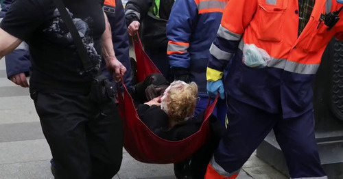 MES officers evacuate people wounded by the explosion in the Saint Petersburg metro. April 3, 2017. Screenshot of a video by the user Radio Svoboda https://www.youtube.com/watch?v=SLQjXfrPI6w MES officers evacuate people wounded by the explosion in the Saint Petersburg metro. April 3, 2017. Screenshot of a video by the user Radio Svoboda https://www.youtube.com/watch?v=SLQjXfrPI6w