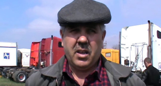 Nikolai Naumov, the participant of the truckers' protest action against the "Platon" system. KBR, April 4, 2017. Screenshot of a video by "Caucasian Knot" Nikolai Naumov, the participant of the truckers' protest action against the "Platon" system. KBR, April 4, 2017. Screenshot of a video by "Caucasian Knot"