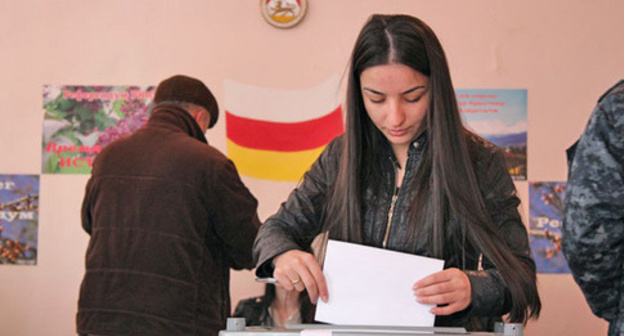 Voting at presidential election and referendum in South Ossetia, April 9, 2017. Photo by Alan Tskhurbaev for the ‘Caucasian Knot’. Voting at presidential election and referendum in South Ossetia, April 9, 2017. Photo by Alan Tskhurbaev for the ‘Caucasian Knot’.