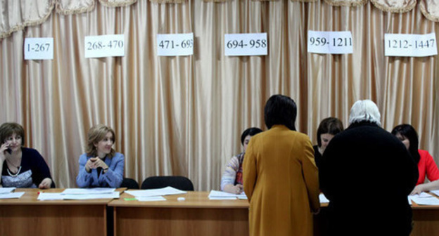 At polling station in Tskhinvali, April 9, 2017. Photo by Alan Tskhurbaev for the ‘Caucasian Knot’. At polling station in Tskhinvali, April 9, 2017. Photo by Alan Tskhurbaev for the ‘Caucasian Knot’.