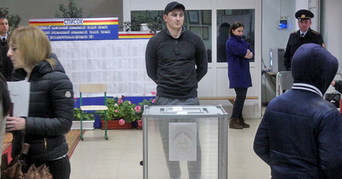 At the polling station in Yerevan, April 9, 2017. Photo by Alan Tskhurbaev for the 'Caucasian Knot'. At the polling station in Yerevan, April 9, 2017. Photo by Alan Tskhurbaev for the 'Caucasian Knot'.