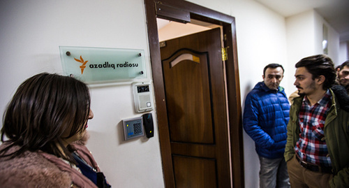 Employee of the “Radio Liberty” at the entrance to the office, Baku, December 2014. Photo by the 'Caucasian Knot' correspondent. Employee of the “Radio Liberty” at the entrance to the office, Baku, December 2014. Photo by the 'Caucasian Knot' correspondent.