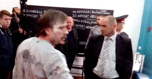 People in Cossack uniform threw eggs and flour at participants of the press conference held at the election office of Alexei Navalny. Krasnodar, April 20, 2017. Photo vk.com/teamnavalny_krd People in Cossack uniform threw eggs and flour at participants of the press conference held at the election office of Alexei Navalny. Krasnodar, April 20, 2017. Photo vk.com/teamnavalny_krd