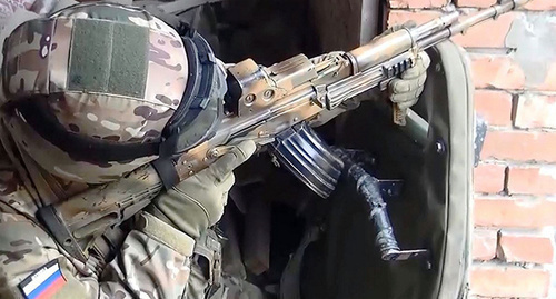 A law enforcer during special operation. Photo: http://nac.gov.ru/nakmessage/2015/04/02/v-khasavyurte-neitralizovan-glavar-kizlyarskoi-bandgruppy.html A law enforcer during special operation. Photo: http://nac.gov.ru/nakmessage/2015/04/02/v-khasavyurte-neitralizovan-glavar-kizlyarskoi-bandgruppy.html
