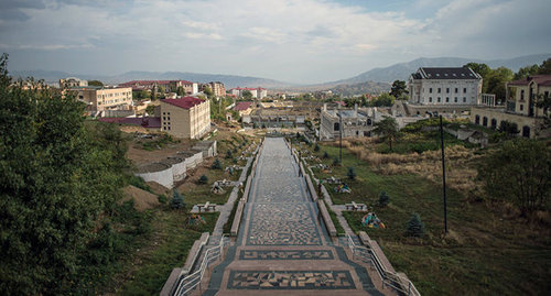 Stepanakert. Photo: Sputnik/ Ilya Pitalev, http://ru.armeniasputnik.am/karabah/20161111/5455895/Karabakh-eskalacia-osujdenie.html Stepanakert. Photo: Sputnik/ Ilya Pitalev, http://ru.armeniasputnik.am/karabah/20161111/5455895/Karabakh-eskalacia-osujdenie.html