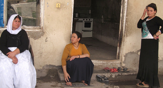 Yezidis community helps refugees coming to Armenia. Araks village, Armavir District of Armenia, August 28, 2015. Photo by Tigran Petrosyan for the 'Caucasian Knot'. Yezidis community helps refugees coming to Armenia. Araks village, Armavir District of Armenia, August 28, 2015. Photo by Tigran Petrosyan for the 'Caucasian Knot'.