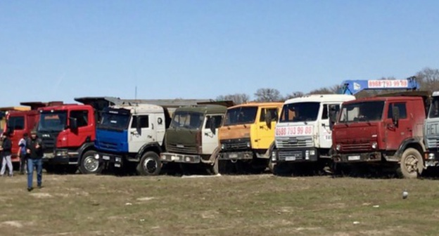 Protest action by truck drivers in Dagestan, April 4, 2017. Photo by Patimat Makhmudova for the 'Caucasian Knot'. Protest action by truck drivers in Dagestan, April 4, 2017. Photo by Patimat Makhmudova for the 'Caucasian Knot'.
