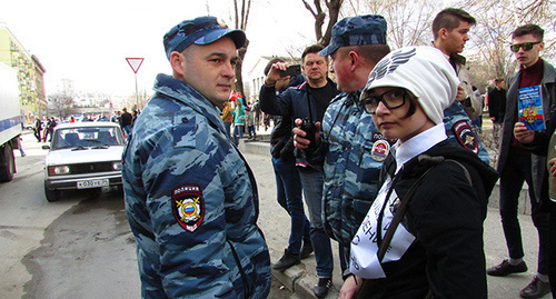 The detention of Sofia Artyukhova, an under-aged participant of the rally of the Navalny's supporters in Volgograd. Photo by Vyacheslav Yaschenko for "Caucasian Knot" The detention of Sofia Artyukhova, an under-aged participant of the rally of the Navalny's supporters in Volgograd. Photo by Vyacheslav Yaschenko for "Caucasian Knot"