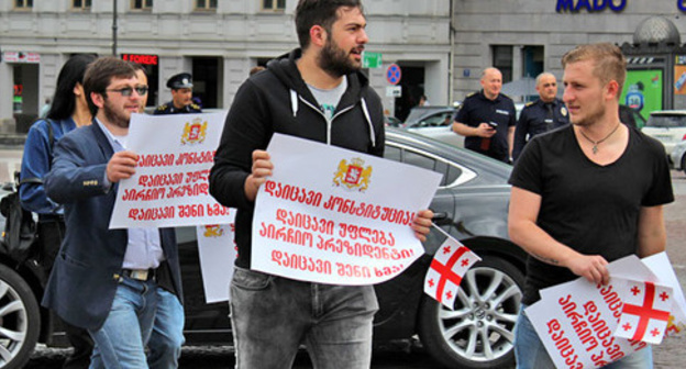 Protesters against adoption of the Draft Constitution, Tbilisi, May 15, 2017. Photo by Inna Kukudzhanova for the 'Caucasian Knot'. Protesters against adoption of the Draft Constitution, Tbilisi, May 15, 2017. Photo by Inna Kukudzhanova for the 'Caucasian Knot'.