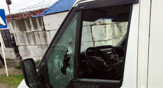 Traces of bullets on a car. Photo http://nac.gov.ru/kontrterroristicheskie-operacii/bandity-napavshie-na-post-policii-v-malgobekskom.html Traces of bullets on a car. Photo http://nac.gov.ru/kontrterroristicheskie-operacii/bandity-napavshie-na-post-policii-v-malgobekskom.html