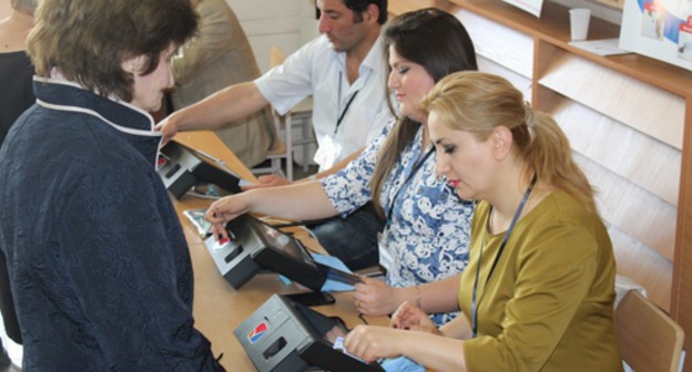 Voting at a polling station in Yerevan, May 14, 2017. Photo by Tigran Petrosyan for the ‘Caucasian Knot’. Voting at a polling station in Yerevan, May 14, 2017. Photo by Tigran Petrosyan for the ‘Caucasian Knot’.