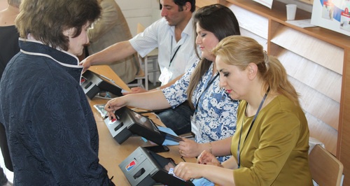 Voting at a polling station in Yerevan, May 14, 2017. Photo by Tigran Petrosyan for the ‘Caucasian Knot’. Voting at a polling station in Yerevan, May 14, 2017. Photo by Tigran Petrosyan for the ‘Caucasian Knot’.