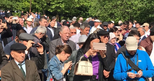 Participants of anticorruption rally in Makhachkala, May 27, 2017. Photo by Patimat Makhmudova for the 'Caucasian Knot'. Participants of anticorruption rally in Makhachkala, May 27, 2017. Photo by Patimat Makhmudova for the 'Caucasian Knot'.