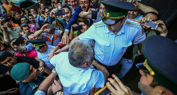 Afghan Mukhtarly's arrest. Photo by Aziz Karimov for "Caucasian Knot" Afghan Mukhtarly's arrest. Photo by Aziz Karimov for "Caucasian Knot"