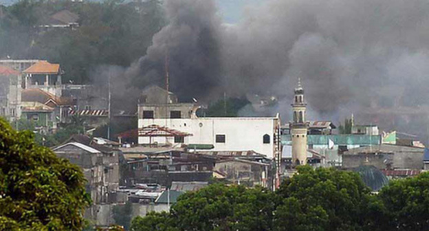 Fire in the city of Maravi caused by the hostilities. May 28, 2017, Philippines. Photo http://warsonline.info/filippines/blog.html Fire in the city of Maravi caused by the hostilities. May 28, 2017, Philippines. Photo http://warsonline.info/filippines/blog.html
