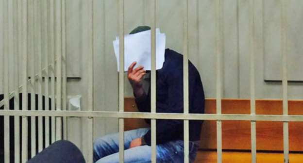 Defendant Shagid Gubashev closes his face. Photo by the 'Caucasian Knot' correspondent. Defendant Shagid Gubashev closes his face. Photo by the 'Caucasian Knot' correspondent.