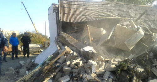 House being demolished in the village of Novogrozny (Oiskhar) in the Gudermes District, Chechnya. Photo: RFE/RL House being demolished in the village of Novogrozny (Oiskhar) in the Gudermes District, Chechnya. Photo: RFE/RL