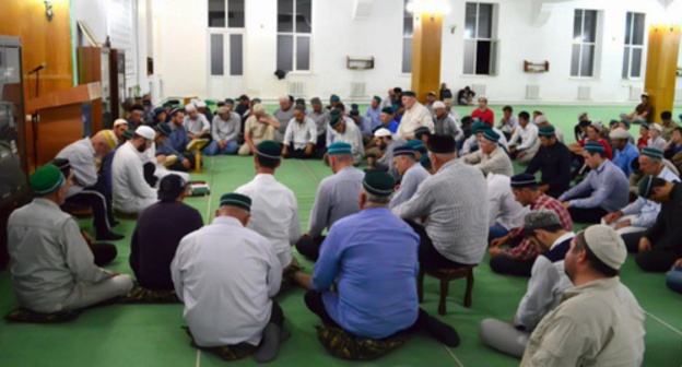 Parishioners in Shamkhal mosque. Photo: Islamcenter.ru/ Parishioners in Shamkhal mosque. Photo: Islamcenter.ru/