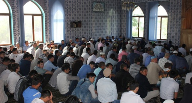 Festive prayer in Pyatigork, June 25, 2017. Photo: https://dumsk.com/novosti/novosti-dumsk/4990-prazdnichnyij-namaz-v-pyatigorske.html Festive prayer in Pyatigork, June 25, 2017. Photo: https://dumsk.com/novosti/novosti-dumsk/4990-prazdnichnyij-namaz-v-pyatigorske.html