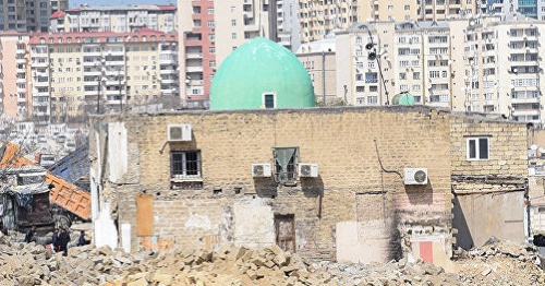 The "Haji Javad" mosque, Baku, April 2017, during the demolition of the buildings in the "Sovetskaya" area. Photo: Sputnik.az The "Haji Javad" mosque, Baku, April 2017, during the demolition of the buildings in the "Sovetskaya" area. Photo: Sputnik.az