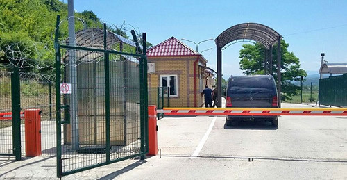 Check point at South Ossetia-Georgia border. Photo: © Sputnik / Наталья Айриян Check point at South Ossetia-Georgia border. Photo: © Sputnik / Наталья Айриян