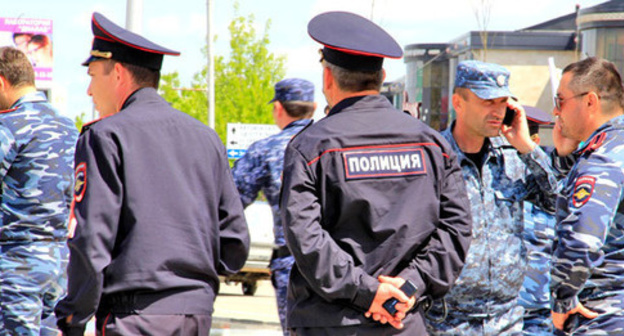 Policemen in Grozny. Photo by Magomed Magomedov for the Caucasian Knot. Policemen in Grozny. Photo by Magomed Magomedov for the Caucasian Knot.