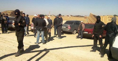 Power agents have dispersed residents of the Makhachkala dwelling settlement of Krasnoarmeisk, who opposed demolition of houses. October 5, 2017. Photo by Said Vagabov https://chernovik.net Power agents have dispersed residents of the Makhachkala dwelling settlement of Krasnoarmeisk, who opposed demolition of houses. October 5, 2017. Photo by Said Vagabov https://chernovik.net