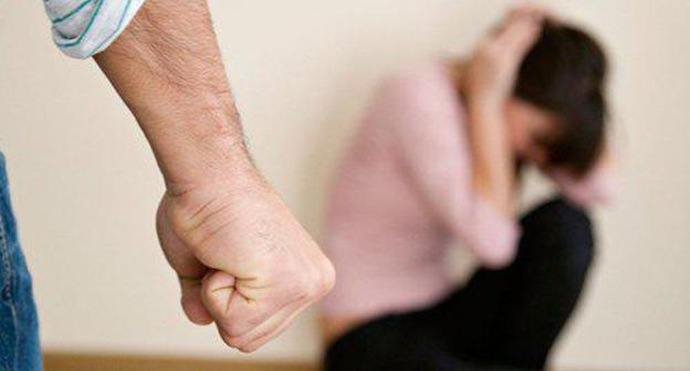 Domestic violence. Photo: © Sputnik/ Gossip1 https://ru.armeniasputnik.am/exclusive/20161125/5592833/armyanskaya-cerkov-v-gruzii-pomogla-azerbajdzhanke-zhertve-nasiliya.html