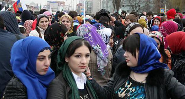 Girls in headscarfs. Grozny, Chechnya. Photo by Akhmed Aldebirov for the "Caucasian Knot" Girls in headscarfs. Grozny, Chechnya. Photo by Akhmed Aldebirov for the "Caucasian Knot"