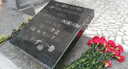 Flowers near the memorial sign in Volgograd. Photo by Tatyana Filimonova for the "Caucasian Knot" Flowers near the memorial sign in Volgograd. Photo by Tatyana Filimonova for the "Caucasian Knot"