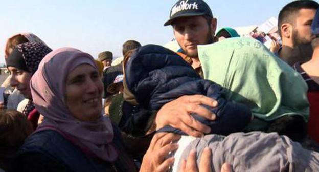 Women and children return from Syria to Chechnya, Grozny, October 21, 2017. Screenshot: video posted by user Russia 24, https://www.youtube.com/watch?v=Au-M3DuD-9I Women and children return from Syria to Chechnya, Grozny, October 21, 2017. Screenshot: video posted by user Russia 24, https://www.youtube.com/watch?v=Au-M3DuD-9I