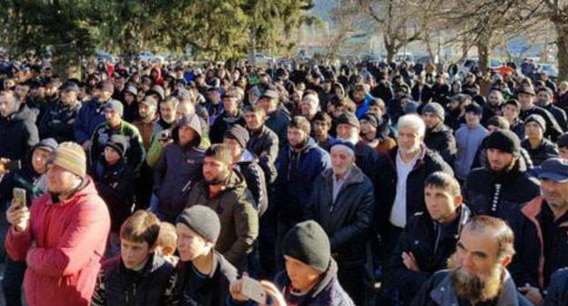 Residents of the village of Duisi (Georgia) held a protest action against the actions of the law enforcers who wounded 19-year-old Temirlan Machalikashvili. December 207. Photo: North Caucasus Service (RFE/RL) Residents of the village of Duisi (Georgia) held a protest action against the actions of the law enforcers who wounded 19-year-old Temirlan Machalikashvili. December 207. Photo: North Caucasus Service (RFE/RL)