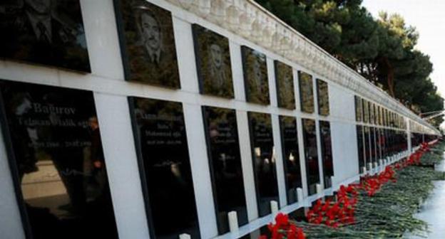Memorial in the Alley of Martyrs in Baku. Photo by Aziz Karimov for the Caucasian Knot. Memorial in the Alley of Martyrs in Baku. Photo by Aziz Karimov for the Caucasian Knot.
