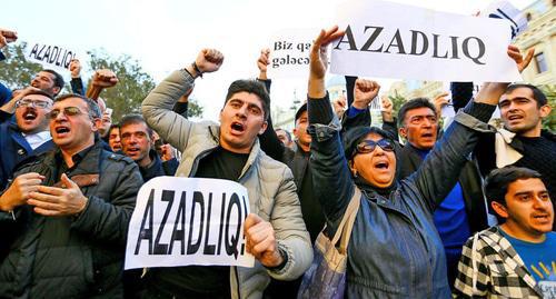 Activists of the Musavat political party are shouting "Freedom!" Photo by Aziz Karimov for the "Caucasian Knot" Activists of the Musavat political party are shouting "Freedom!" Photo by Aziz Karimov for the "Caucasian Knot"