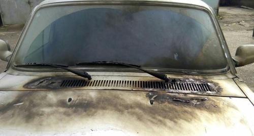 The HRC "Memorial" car (in the center) set on fire after Oyub Titiev's advocate had used it in Makhachkala on January 20th. Photo: https://t.me/hrcmemorial The HRC "Memorial" car (in the center) set on fire after Oyub Titiev's advocate had used it in Makhachkala on January 20th. Photo: https://t.me/hrcmemorial