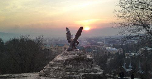 An eagle statue on a spur of Mountain Goryachaya in Pyatigorsk. Photo: Alen Katin https://ru.wikipedia.org An eagle statue on a spur of Mountain Goryachaya in Pyatigorsk. Photo: Alen Katin https://ru.wikipedia.org