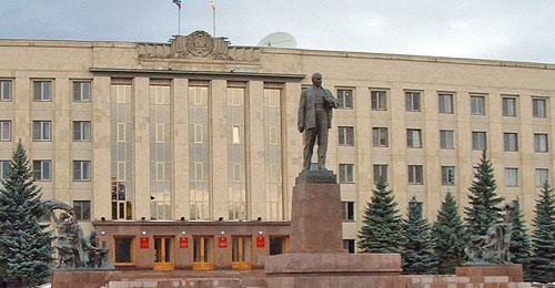 The city Mayoralty and Lenin's monument in Stavropol. Photo: kudinov_dm https://ru.wikipedia.org The city Mayoralty and Lenin's monument in Stavropol. Photo: kudinov_dm https://ru.wikipedia.org