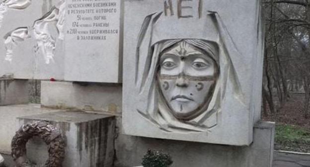 A desecrated memorial in memory of the victims of militants' attack on Kizlyar. Photo: press service of the Kizlyar city administration A desecrated memorial in memory of the victims of militants' attack on Kizlyar. Photo: press service of the Kizlyar city administration