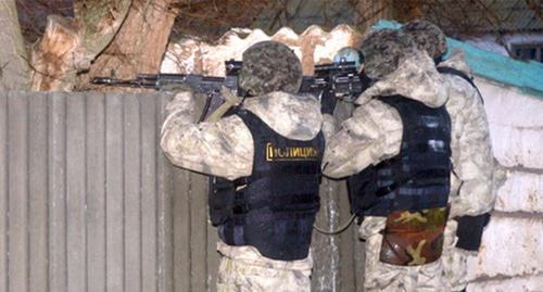 Law enforcers conduct operative activities. Photo: NAC press service, http://nac.gov.ru Law enforcers conduct operative activities. Photo: NAC press service, http://nac.gov.ru