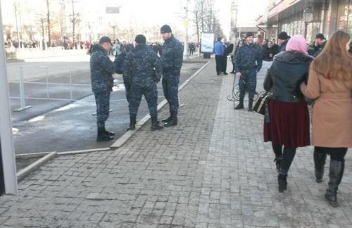 Law enforcers cordon off area in Grozny, February 3, 2018. Photo by the Caucasian Knot correspondent Law enforcers cordon off area in Grozny, February 3, 2018. Photo by the Caucasian Knot correspondent